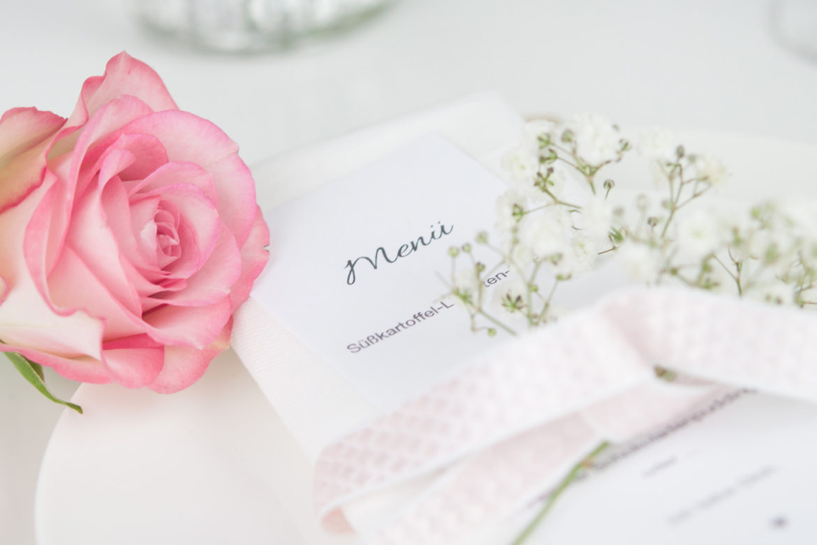 Valentinstag Tischdekoration Menükarte