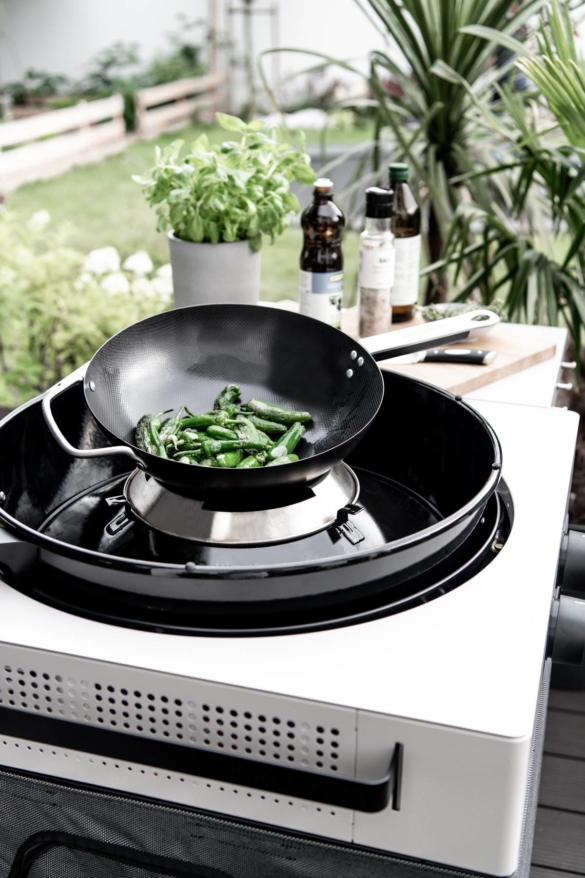 Wok auf dem Gasgrill